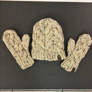 NEW Handmade Chunky Cable Knit Beige Hat & Mittens Set Wool Etsy Cozy Woolen Co.